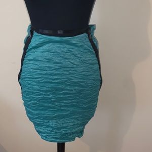 Yigal Azrouel green pencil skirt with side zippers. Crinkle fabric.